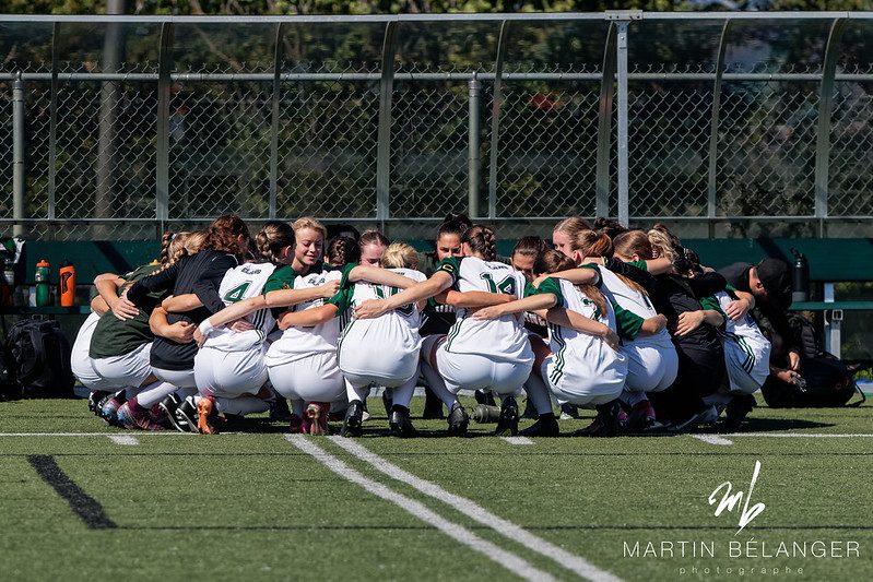 Athlètes de l'équipe de soccer féminin division 1 du Cégep Garneau.