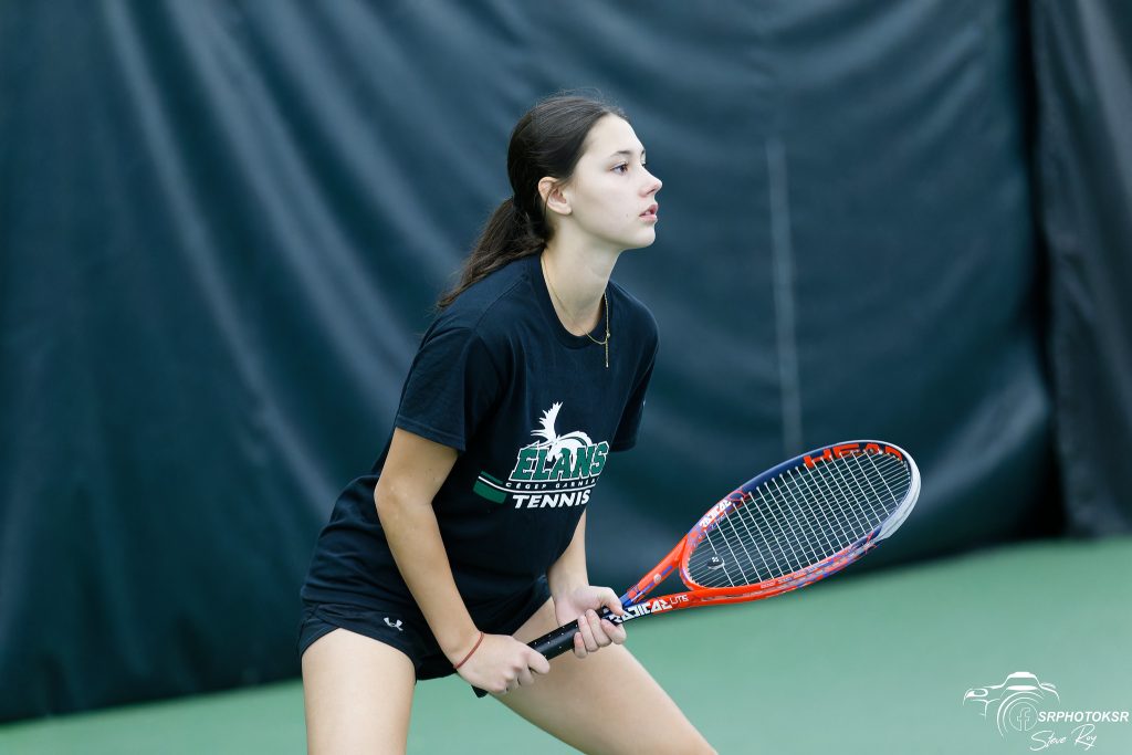 Athlète de l'équipe de tennis du Cégep Garneau.