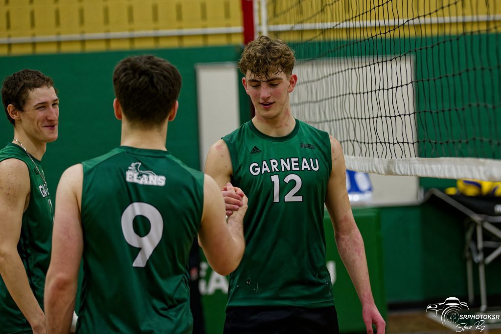 Athlètes de l'équipe de volleyball masculin division 2 du Cégep Garneau.